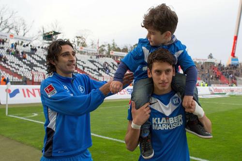Hakan Calhanoglu și Elias Charalambous // FOTO: Imago