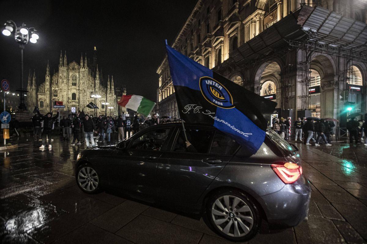 Sărbătoarea fanilor lui Inter Milano după câștigarea Scudetto