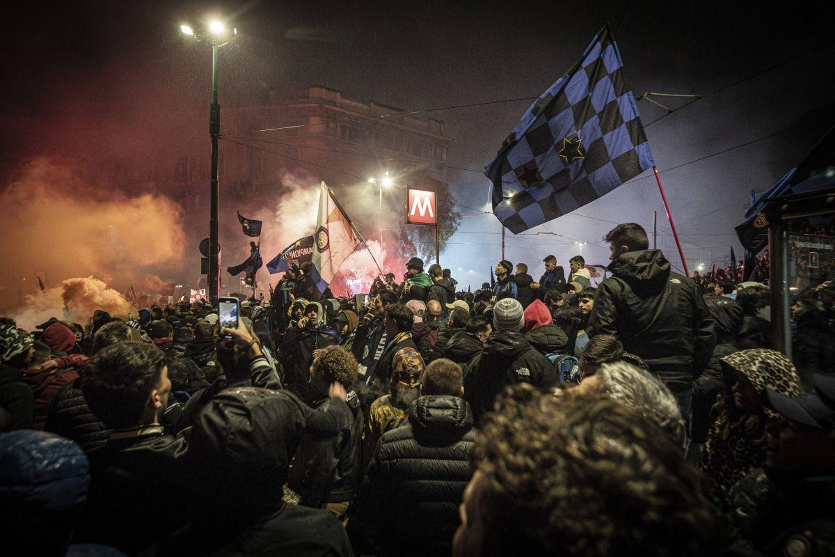 Sărbătoarea fanilor lui Inter Milano după câștigarea Scudetto