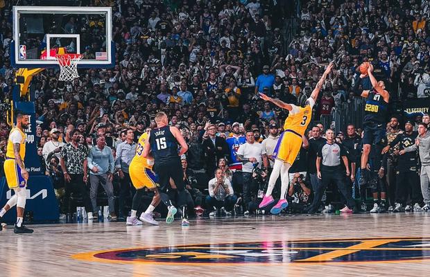 Primul blockbuster din play-off-ul NBA » Denver a recuperat 20 de puncte și a învins-o pe Lakers în ultima secundă: Murray, coș de excepție peste Davis