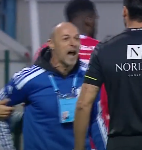 Bogdan Andone (49 de ani), antrenorul celor de la FC Botoșani, a avut o criză de nervi în prima repriză a meciului cu Dinamo, din runda cu numărul #6 al play-out-ului din Superliga.