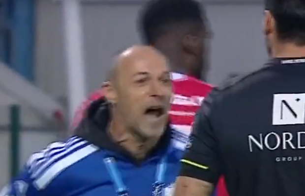 Bogdan Andone a fost eliminat după ce a „explodat” pe marginea terenului » Scene de neimaginat cu antrenorul moldovenilor