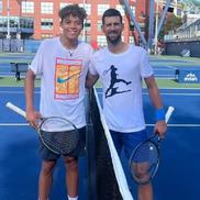 Darwin Blanch, alături de idolul Novak Djokovic / Sursă foto: Instagram@blanchdarwin
