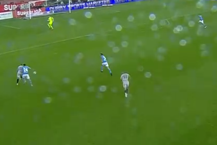 Arbitrul Horațiu Feșnic a comis o greșeală imensă în prima repriză a meciului dintre FC Voluntari și FCU Craiova, din runda cu numărul #6 a play-out-ului din Superliga.
