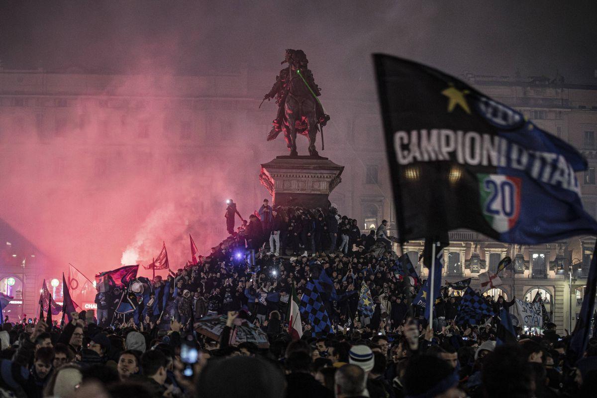 Sărbătoarea fanilor lui Inter Milano după câștigarea Scudetto