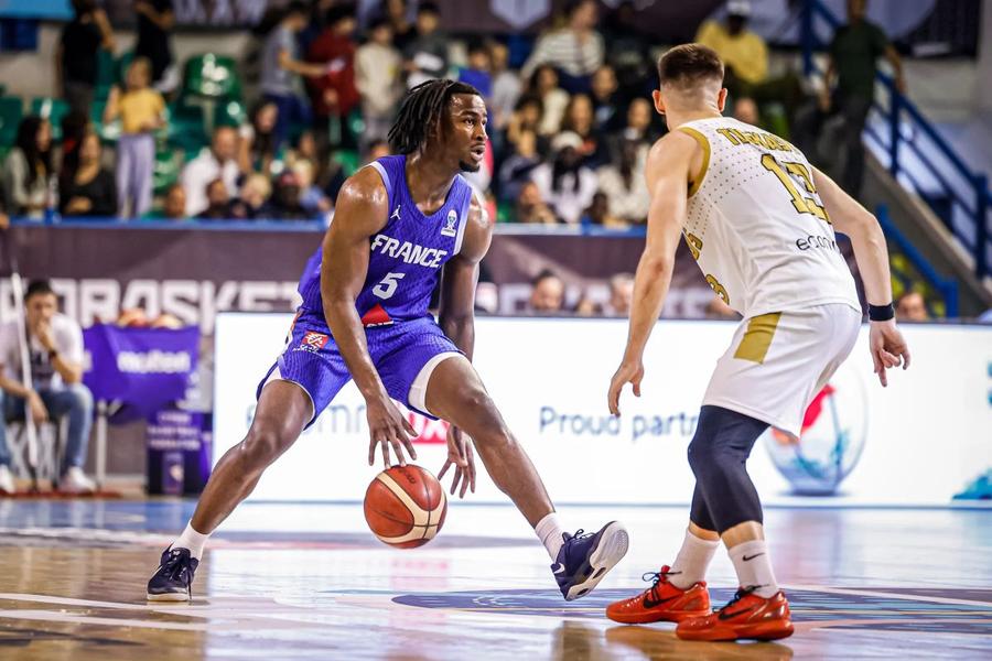 Adam Mokoka, la naționala Franței/Foto: fiba.basketball Detalii din NBA și din culisele naționalei Franței de la spectaculosul fundaș al lui U-BT Cluj-Napoca: „Acolo nu poți să nu dai 100% zilnic”