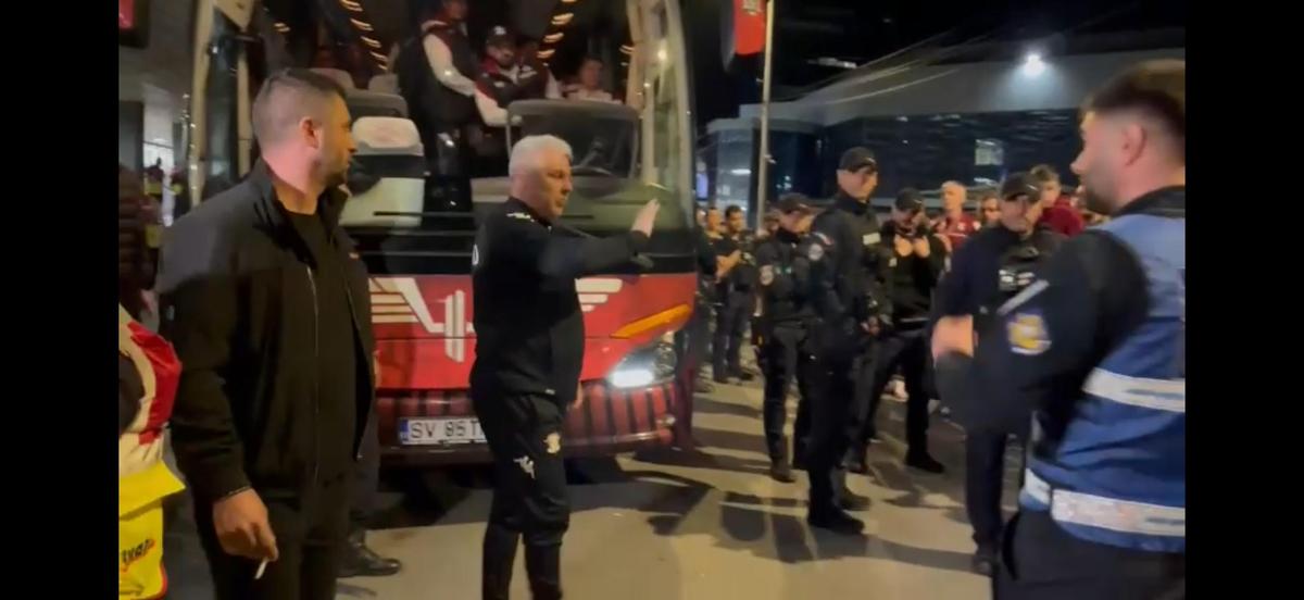 „La cum îl cunosc pe Șumudică...” » Cristescu a reacționat la miezul nopții, după ce a văzut debandada de la Rapid: „Nici acum nu-mi revin”