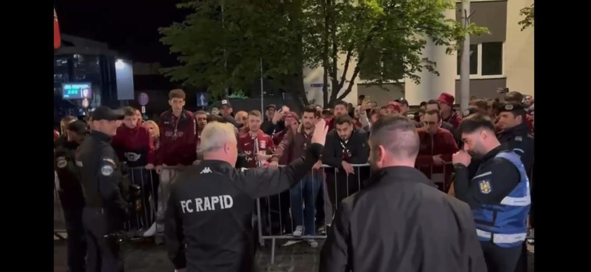 Marius Șumudică și-a anunțat demisia de la Rapid în fața fanilor