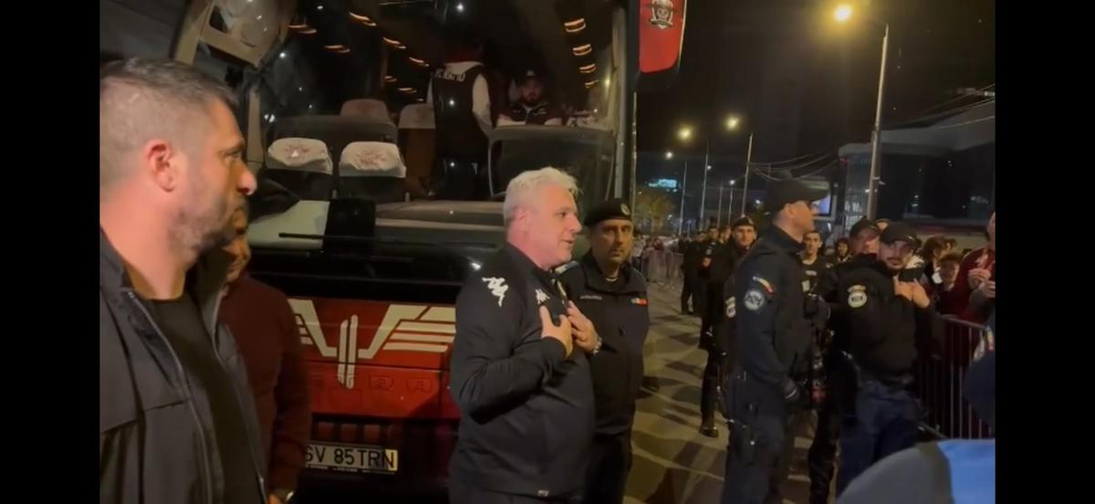 Marius Șumudică și-a anunțat demisia de la Rapid în fața fanilor