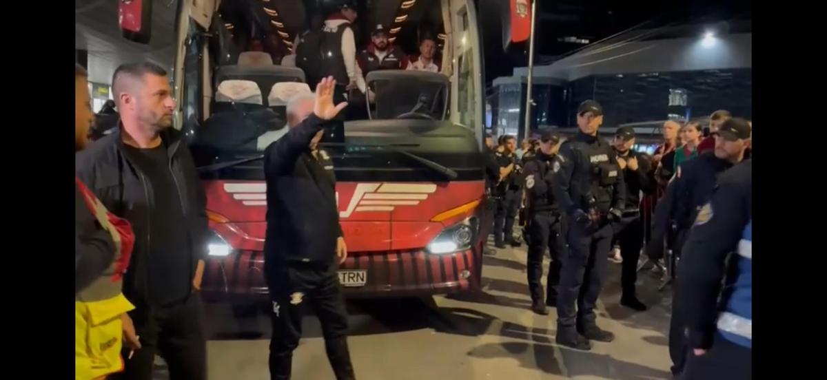 Marius Șumudică și-a anunțat demisia de la Rapid în fața fanilor