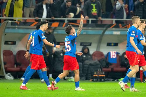 Mesajul lui Alex Băluță (centru), fotbalist ca și plecat de la FCSB, foto: Imago Images