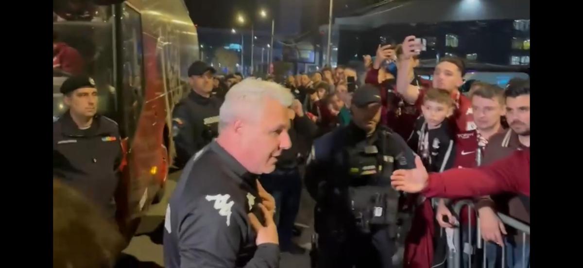 Marius Șumudică și-a anunțat demisia de la Rapid în fața fanilor