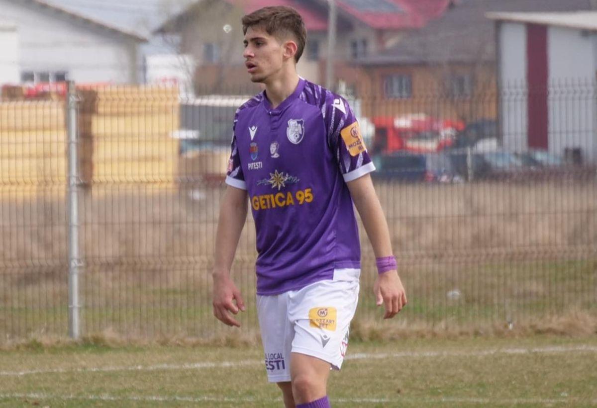 Adriano Manole - puștiul cu nume de fotbalist care a debutat la 17 ani la FC Argeș