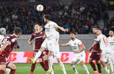 „Stai liniștit, profesore, o să dau gol când trebuie!” » Eroul lui Hermannstadt cu Rapid a dezvăluit discuția cu Marius Măldărășanu