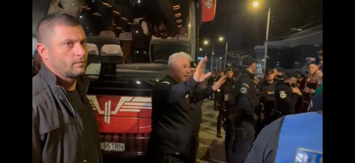 Marius Șumudică și-a anunțat demisia de la Rapid în fața fanilor