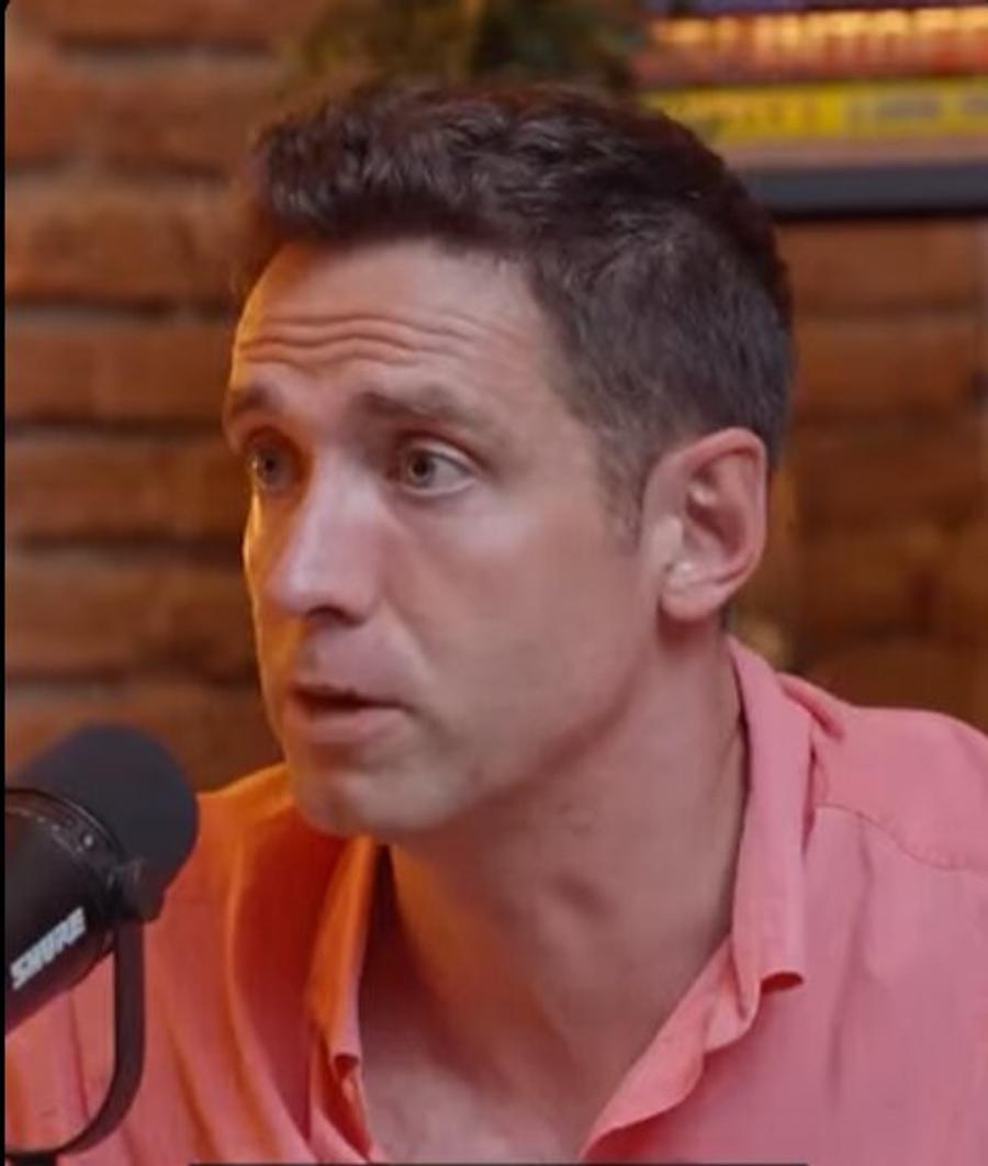 Andrei Secueșu e cofondator la „Crazy Rich Athletes” și a lucrat mult timp la scanarea fondurilor publice existente în sportul românesc. Foto: captură video, facebook/andreivigariu Cifre șocante: statul a finanțat sportul românesc în ciclul 2021-2024 cu peste 600 milioane euro, dublu față de bugetul olimpic al Marii Britanii! + „Îl plătim cu nemiluita pe David Popovici”