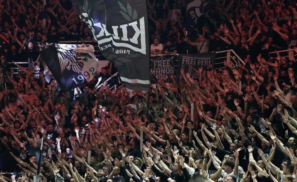 Fanii lui PAOK, omagiu pentru suporterii care și-au pierdut viața în România