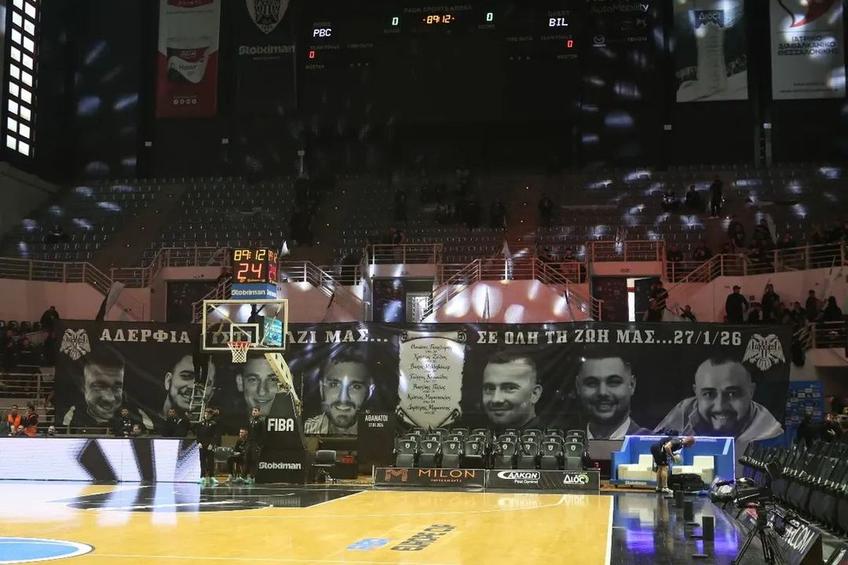 Fanii lui PAOK, omagiu pentru suporterii care și-au pierdut viața în România / foto: Facebook @Ultras Globe
