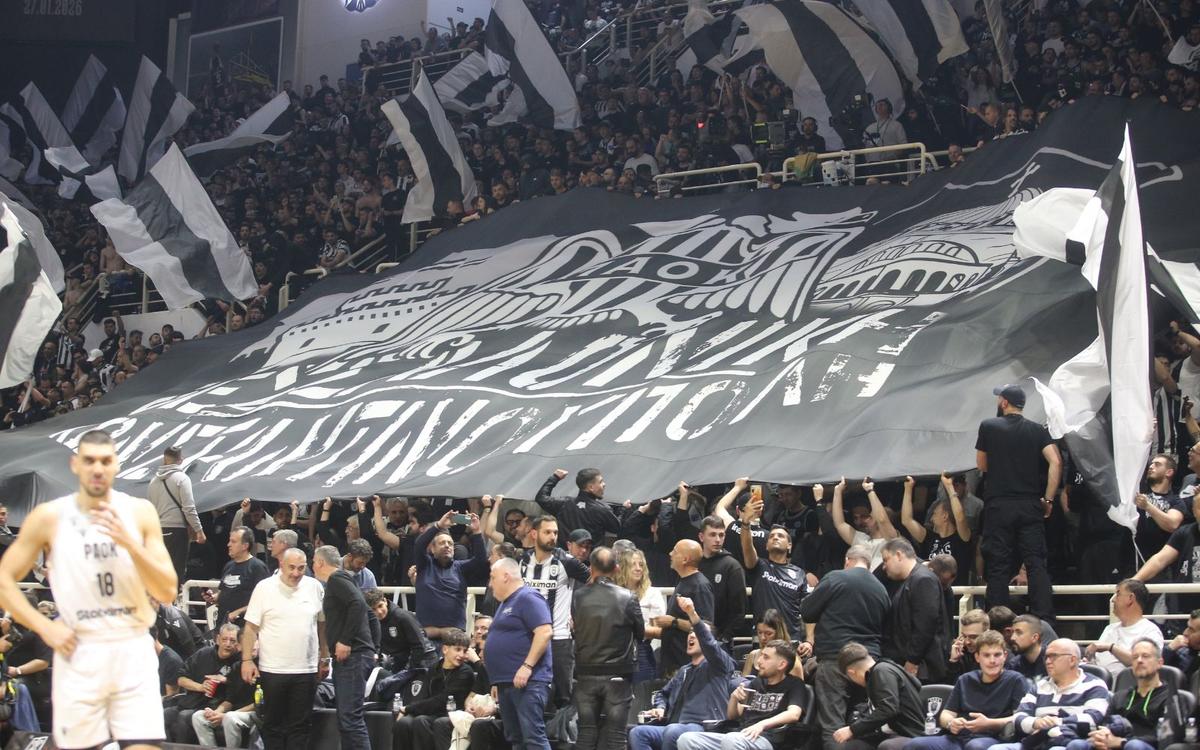 Fanii lui PAOK, omagiu pentru suporterii care și-au pierdut viața în România