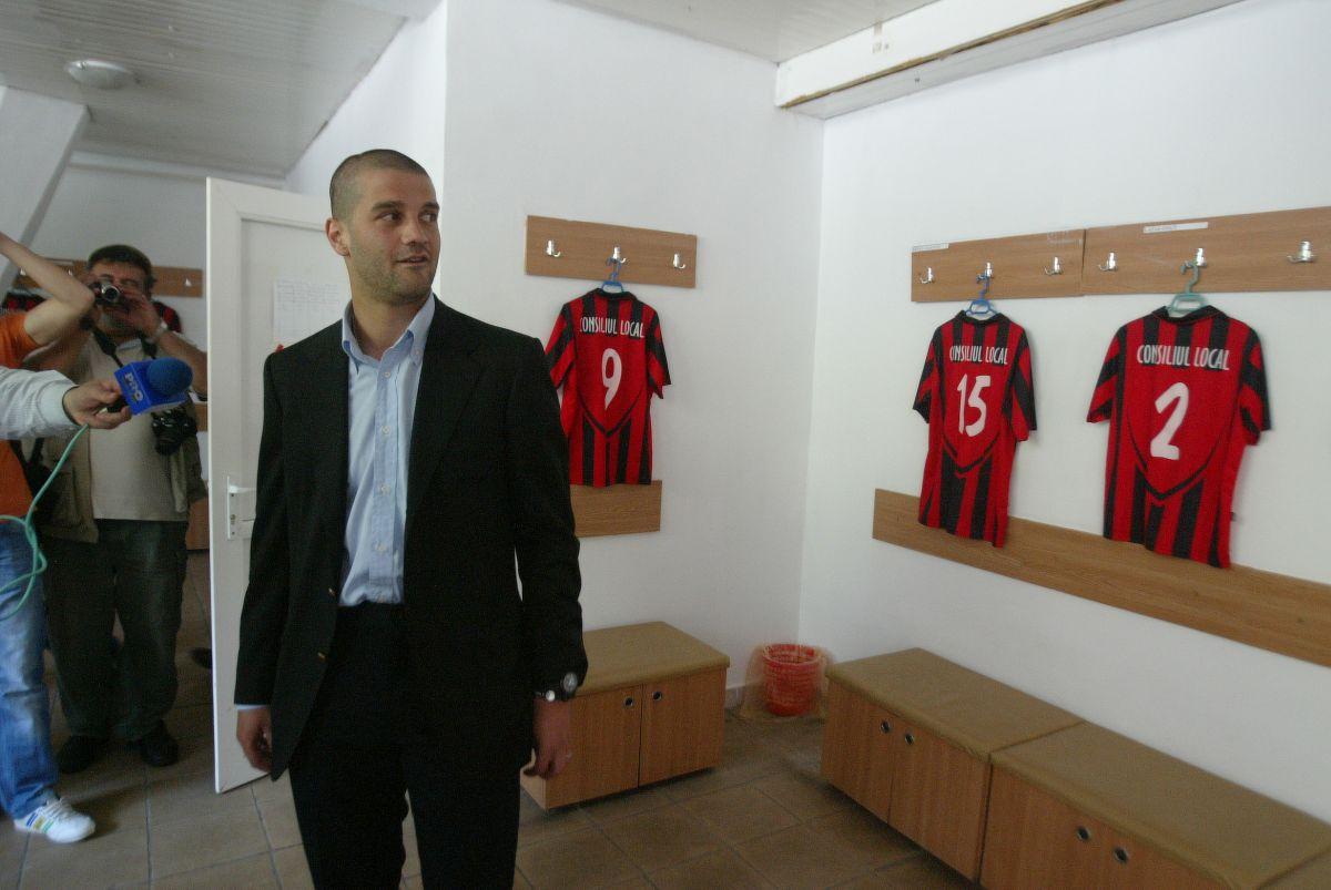 Cristi Chivu, inimă de reșițean » Imagini din 2010, de la dezvelirea bustului lui Mircea Chivu, regretatul său tată