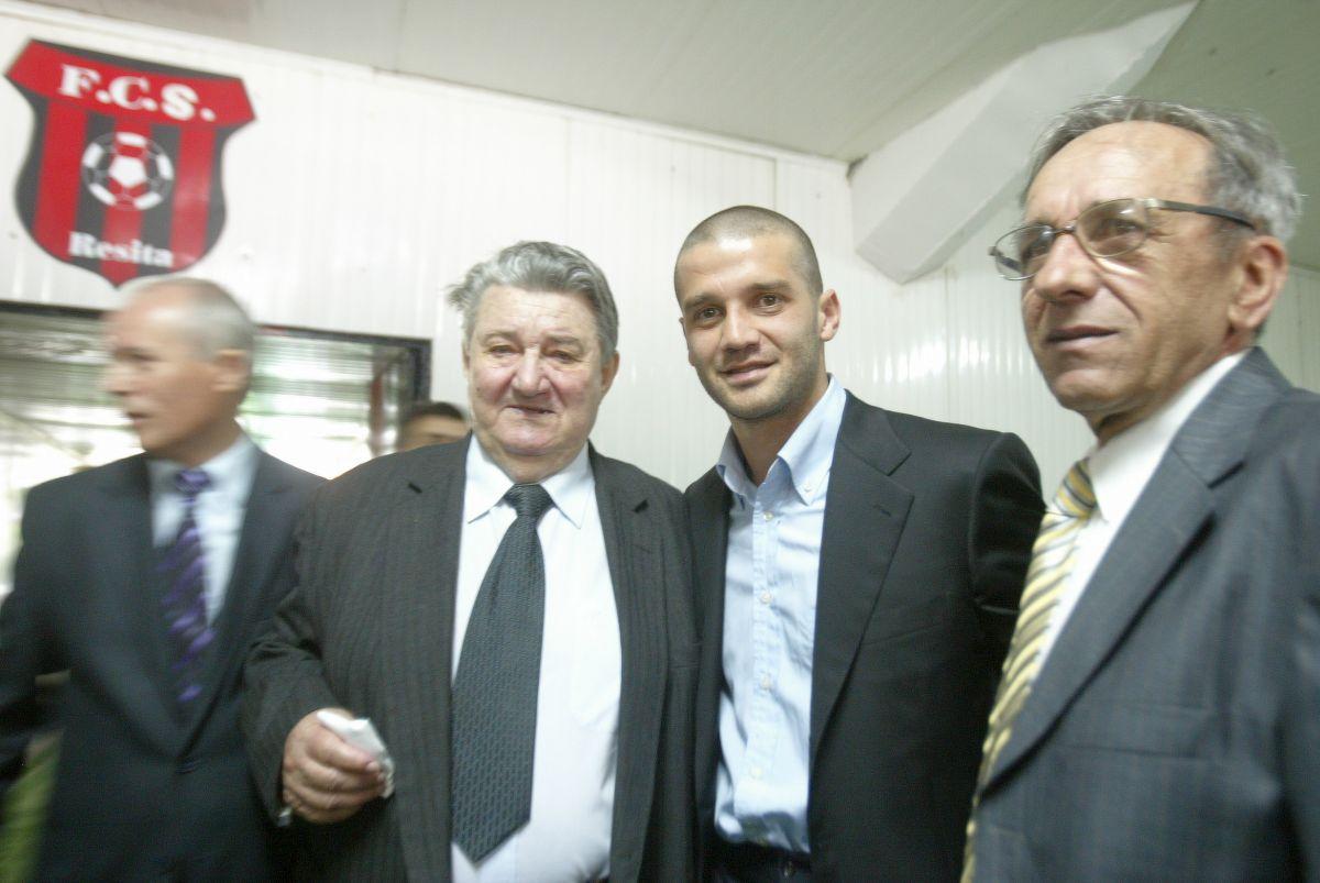 Cristi Chivu, inimă de reșițean » Imagini din 2010, de la dezvelirea bustului lui Mircea Chivu, regretatul său tată