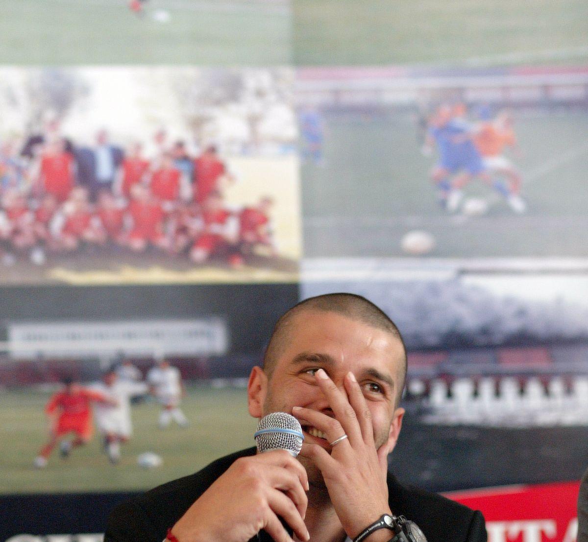Cristi Chivu, inimă de reșițean » Imagini din 2010, de la dezvelirea bustului lui Mircea Chivu, regretatul său tată