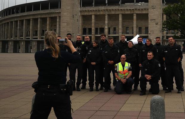 FOTO Poliția din Berlin nu respectă legile! Poză de grup la derby-ul Hertha - Union: „Este rușinos!”