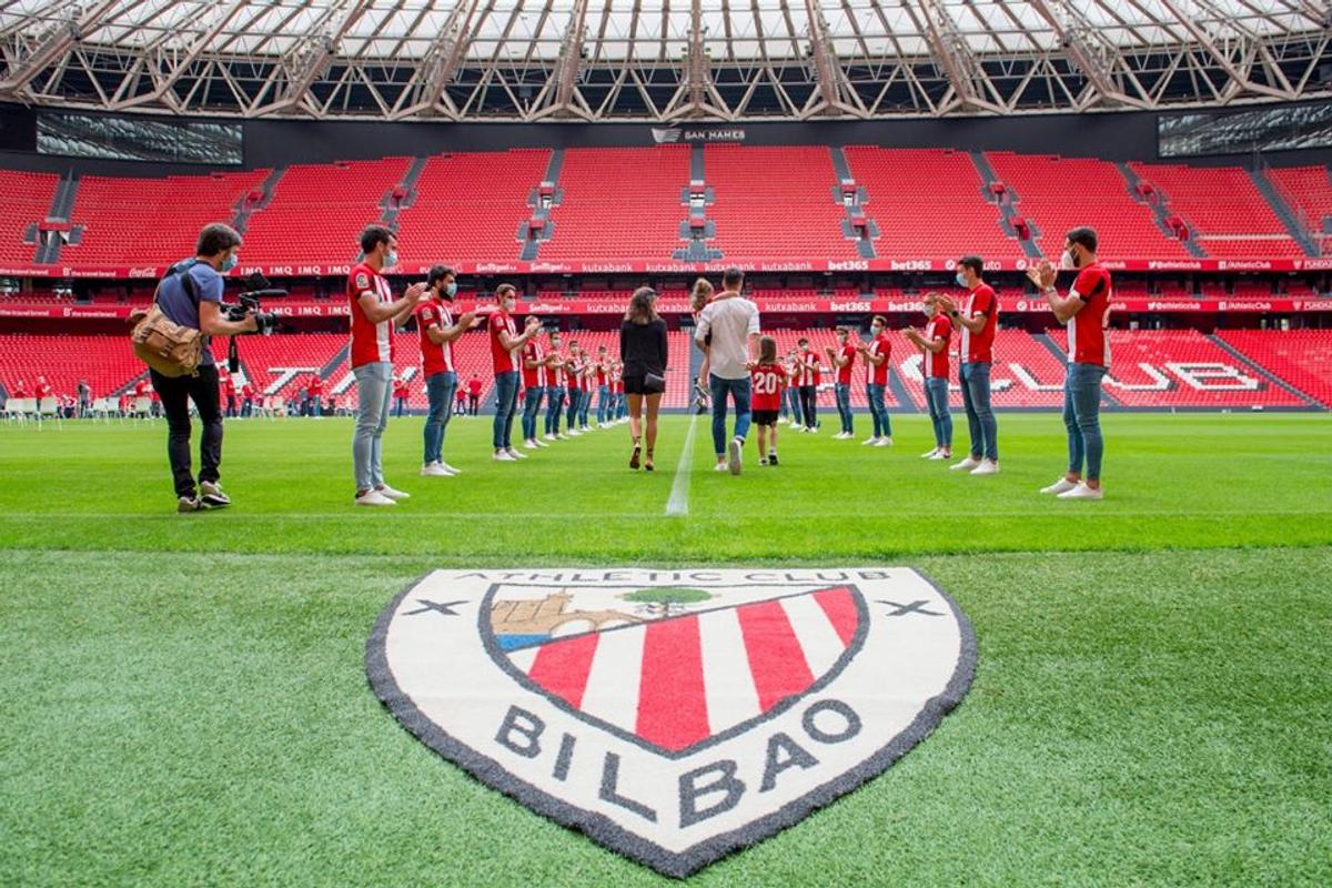 ATHLETIC BILBAO // VIDEO+FOTO Retragere tristă pentru Aritz Aduriz » Un San Mamés pustiu și colegii aplaudându-l de la distanță