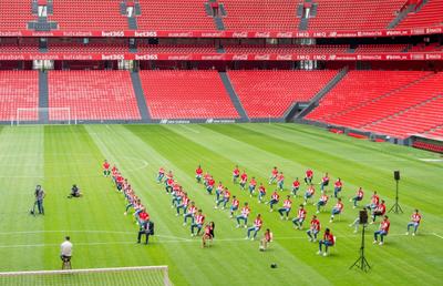 ATHLETIC BILBAO // VIDEO+FOTO Retragere tristă pentru Aritz Aduriz » Un San Mamés pustiu și colegii aplaudându-l de la distanță