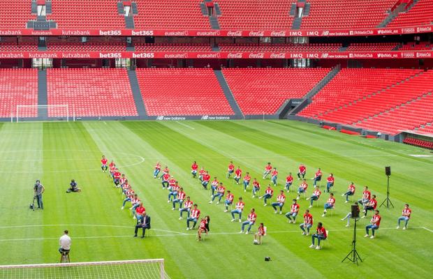 ATHLETIC BILBAO // VIDEO+FOTO Retragere tristă pentru Aritz Aduriz » Un San Mamés pustiu și colegii aplaudându-l de la distanță