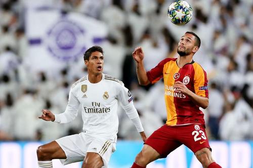 Florin Andone (dreapta) a evoluat pentru Galatasaray împotriva lui  Real Madrid // sursă foto: Guliver/gettyimages