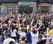 Fanii Craiovei s-au strâns în centru pentru a sărbători Cupa României! Show cu torțe făcut de olteni