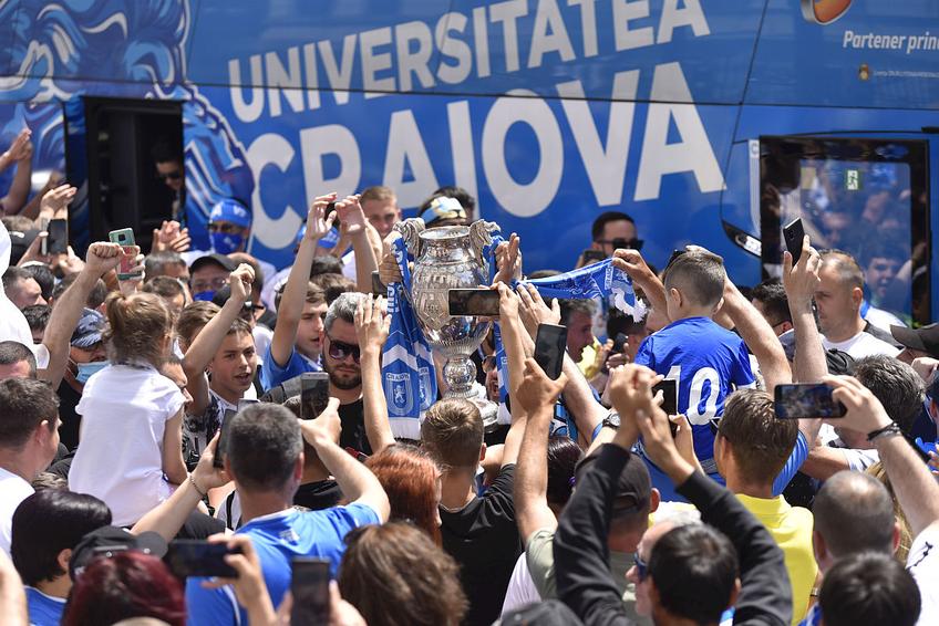 Fanii CSU Craiova s-au strâns în centru pentru a sărbători Cupa României!