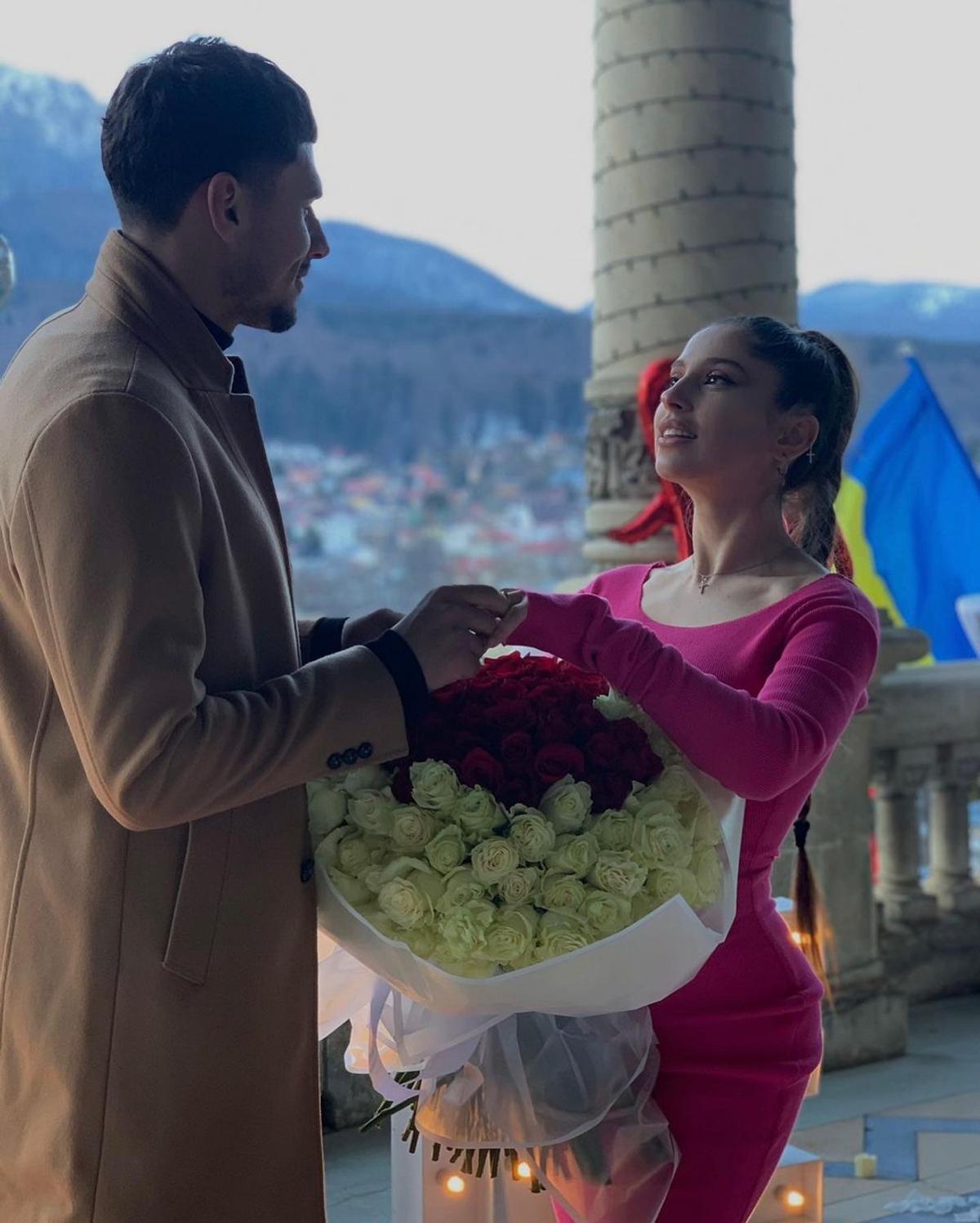 FOTO Iubita lui Florinel Coman a răbufnit pe Instagram: „Nu vă mai lăsaţi manipulaţi de societatea asta de c...t!” » Ce a deranjat-o pe focoasa brunetă