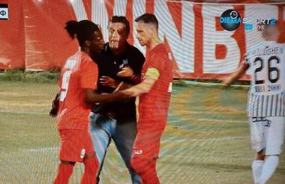 Next level Gigi :D Scene uluitoare în Bulgaria » Patronul a intrat pe teren, a numit jucătorul care să execute penalty-ul salvării, însă echipa a retrogradat