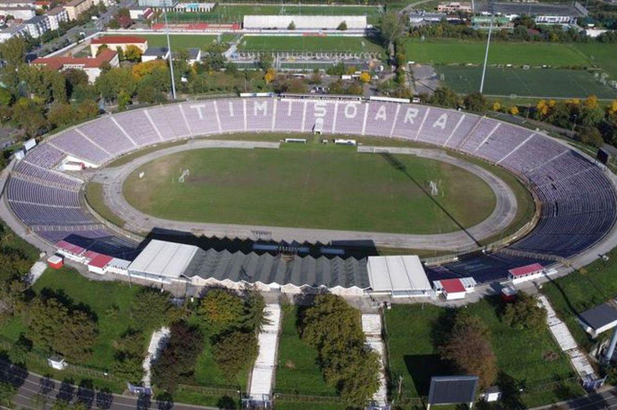 Protest organizat în Timișoara: „Vedem cum peste tot în țară se construiesc stadioane, săli de sport, bazine de înot”