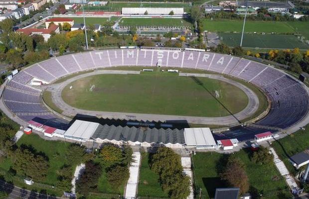 Protest organizat în Timișoara: „Vedem cum peste tot în țară se construiesc stadioane, săli de sport, bazine de înot”