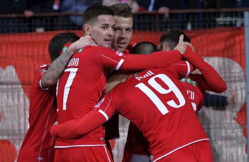 Dinamo va rezolva la începutul verii interdicția privind transferurile, indiferent de deznodământul de la baraj, iar printre cei cu care „haita” se va întări se numără fundașul central Ricardo Grigore  și mijlocașul lateral Geani Crețu (FC Argeș)