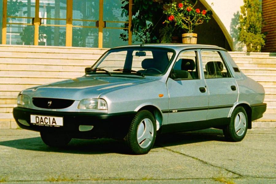 Foto: jurnalauto.wordpress.com Decanul de vârstă al Ligii 1 joacă de pe vremea Daciei model „Zâmbetul lui Iliescu”! Cum arăta lumea când debuta Hoban