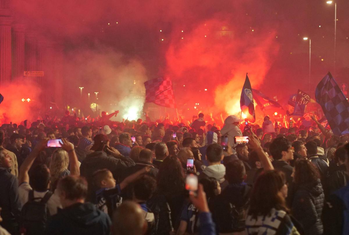 Nebunie pe străzile din Bergamo! Fanii Atalantei au sărbătorit pe tractoare primul trofeu după 61 ani