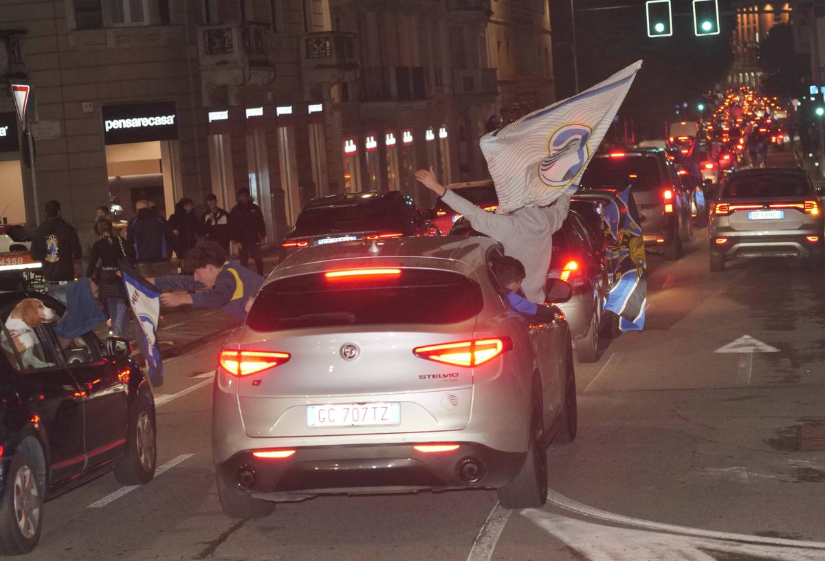 Nebunie pe străzile din Bergamo! Fanii Atalantei au sărbătorit pe tractoare primul trofeu după 61 ani