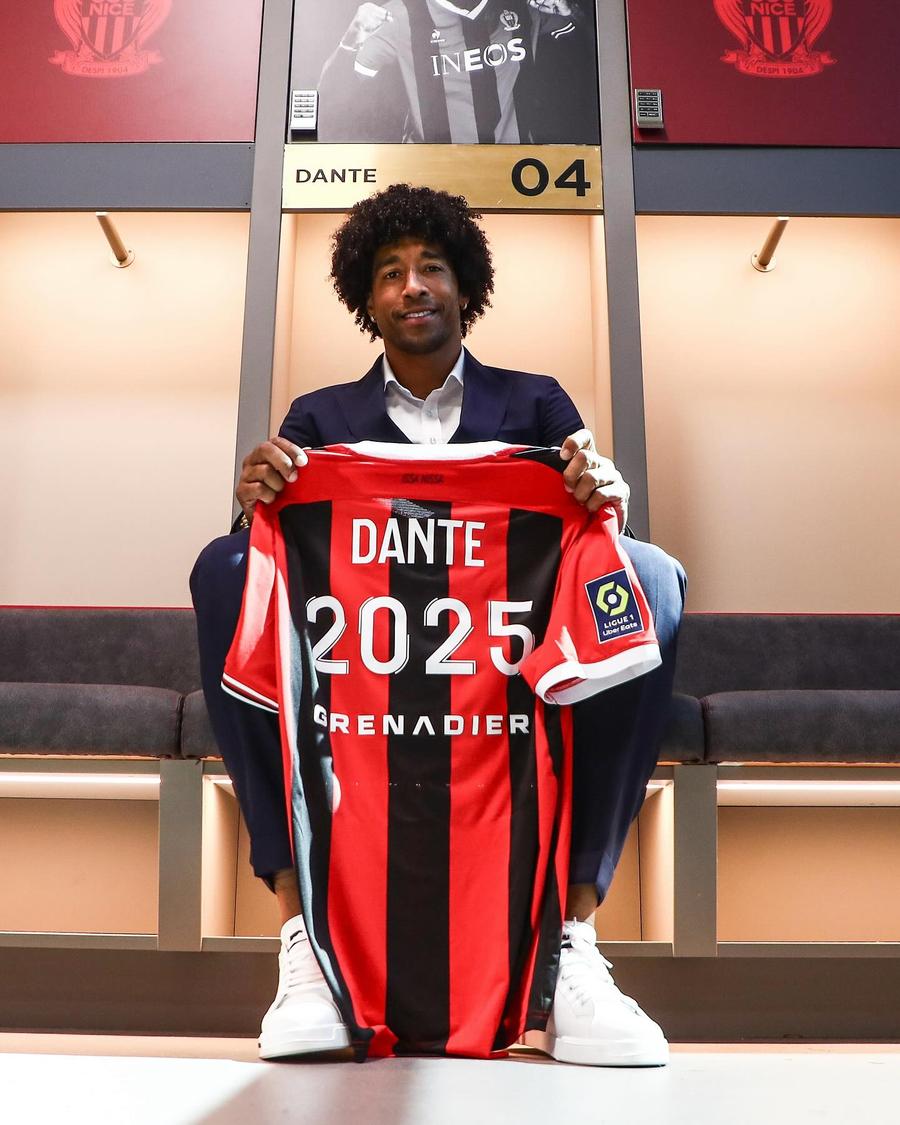 Dante și-a prelungit contractul cu Nice / Foto: Facebook Cel mai în vârstă jucător din Ligue 1 tocmai și-a prelungit contractul