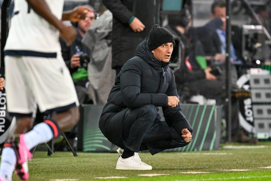 Secretele lui Răzvan Lucescu la al doilea lui titlu cu PAOK: de la sneakerșii albi la anxietate, de la delirul de pe străzi la visul cu un fotoliu, un șemineu și multe trofee
