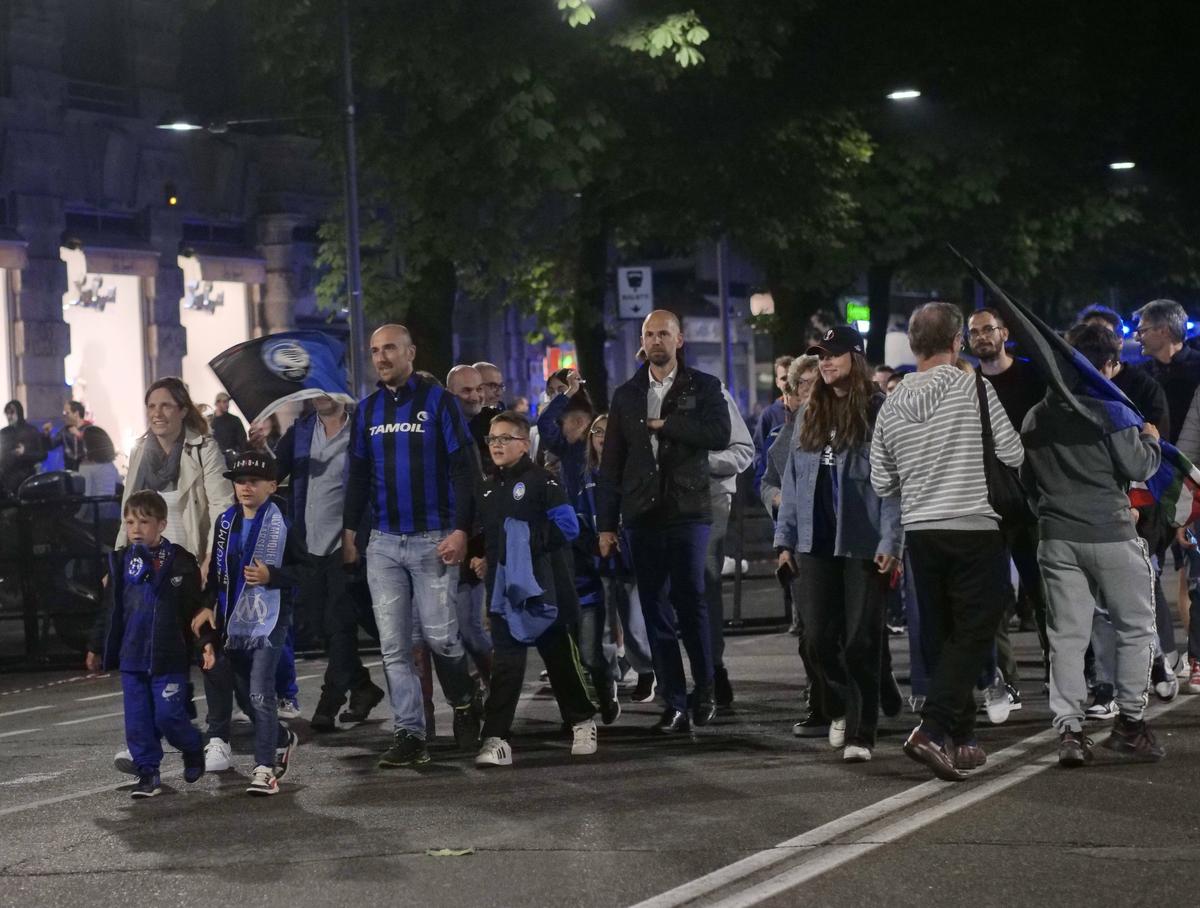 Nebunie pe străzile din Bergamo! Fanii Atalantei au sărbătorit pe tractoare primul trofeu după 61 ani