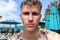 Tavi Popescu, apariție inedită în vacanță » Și-a acoperit corpul de tatuaje + Are un nou look