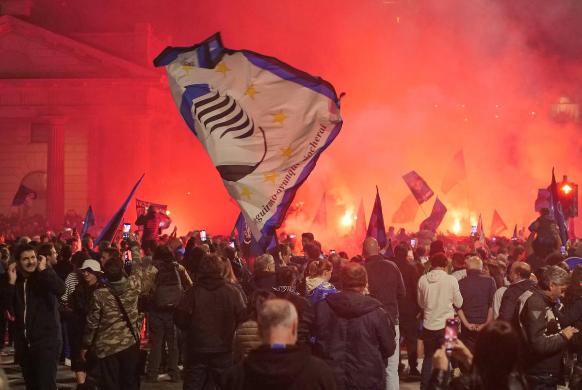 Nebunie pe străzile din Bergamo! Fanii Atalantei au sărbătorit pe tractoare primul trofeu după 61 ani