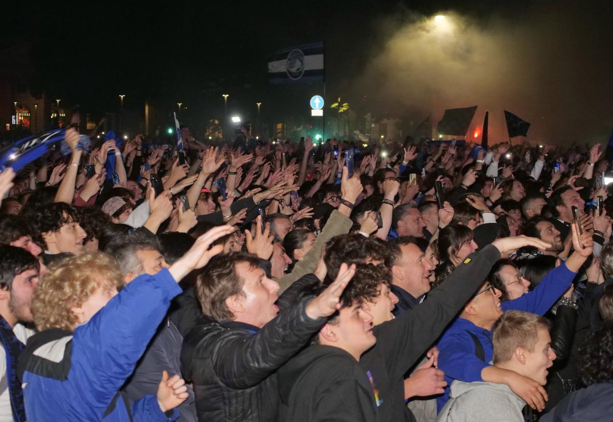 Nebunie pe străzile din Bergamo! Fanii Atalantei au sărbătorit pe tractoare primul trofeu după 61 ani
