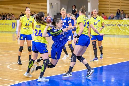 Fază din meciul Corona Brașov-SCM Rm. Vâlcea Foto: Facebook SCM Rm. Vâlcea/Dan Potor