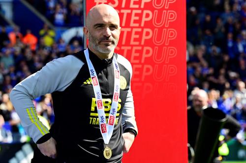 Considerat discipolul lui Guardiola, Enzo Maresca a luat prima medalie importantă în Anglia, după promovarea cu Leicester / Foto: Imago