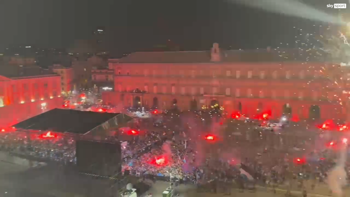 Imagini senzaționale de la Napoli! Cum se pregătesc fanii de al patrulea titlu din istorie